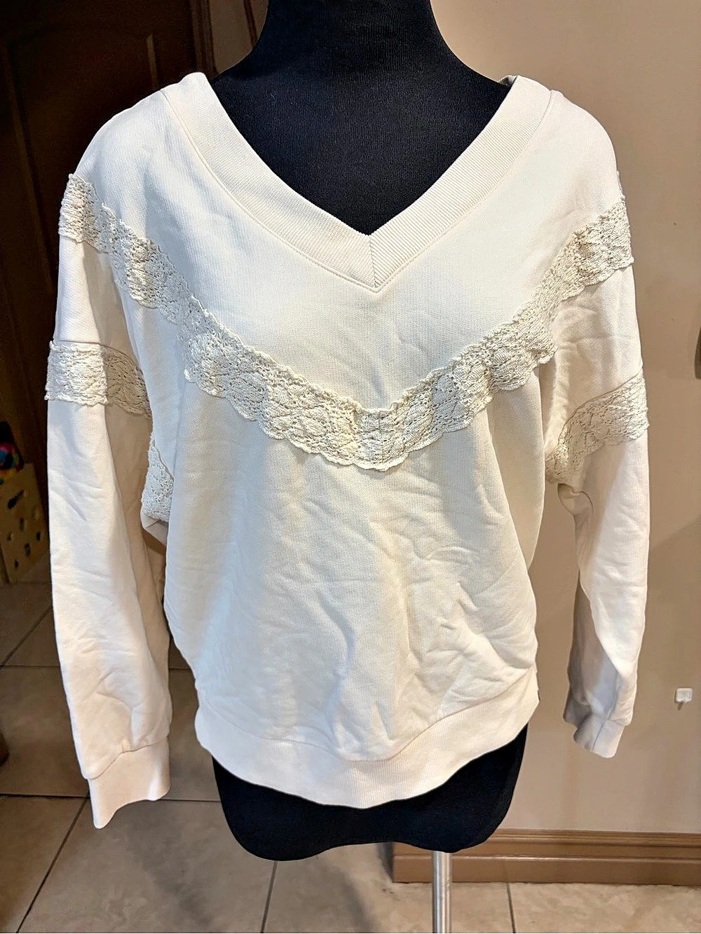 Joy Lab Lace Trim V-Neck Top in White Size XXSmall